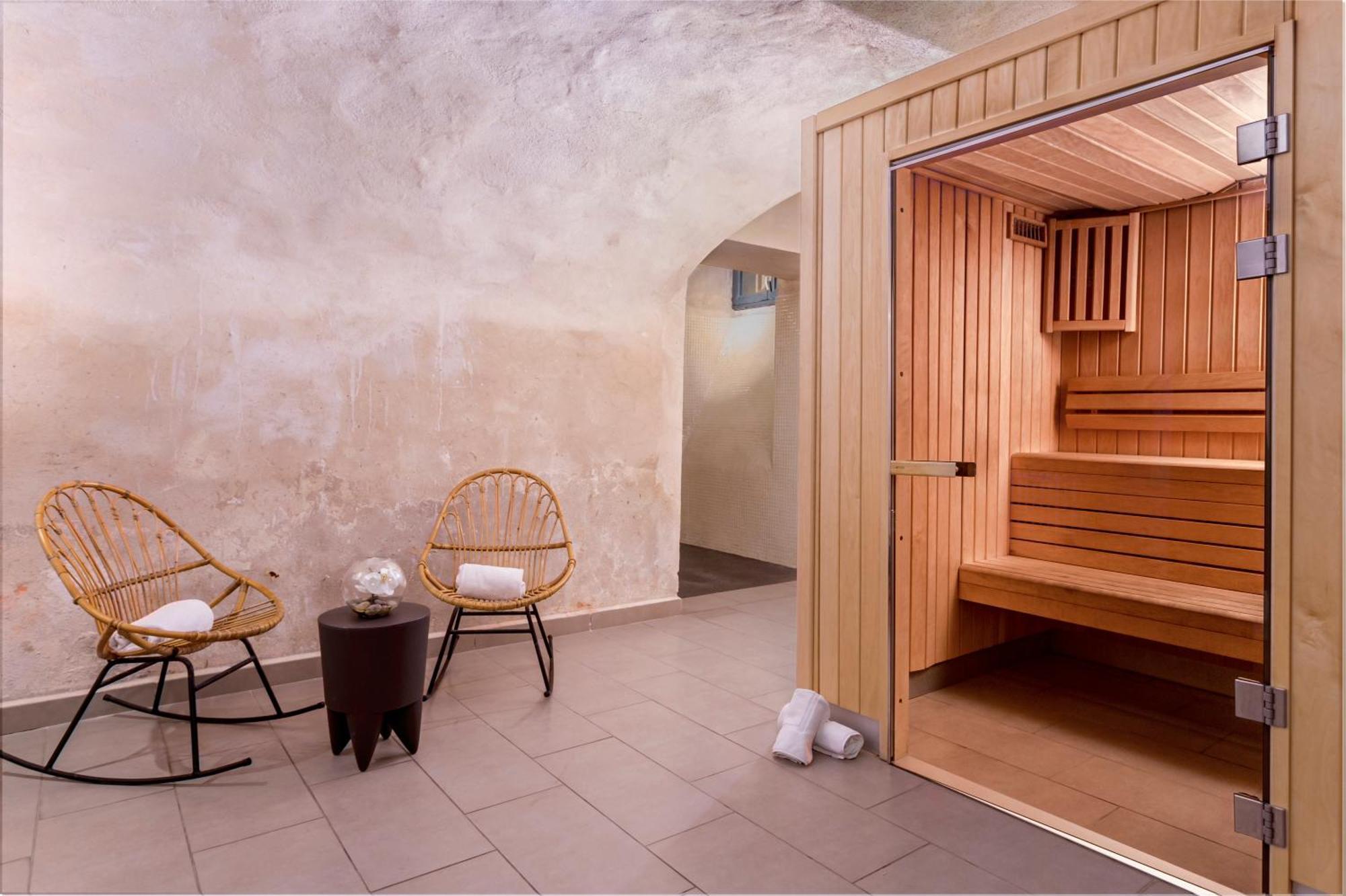 Appart'City Collection Nimes Arenes Bagian luar foto