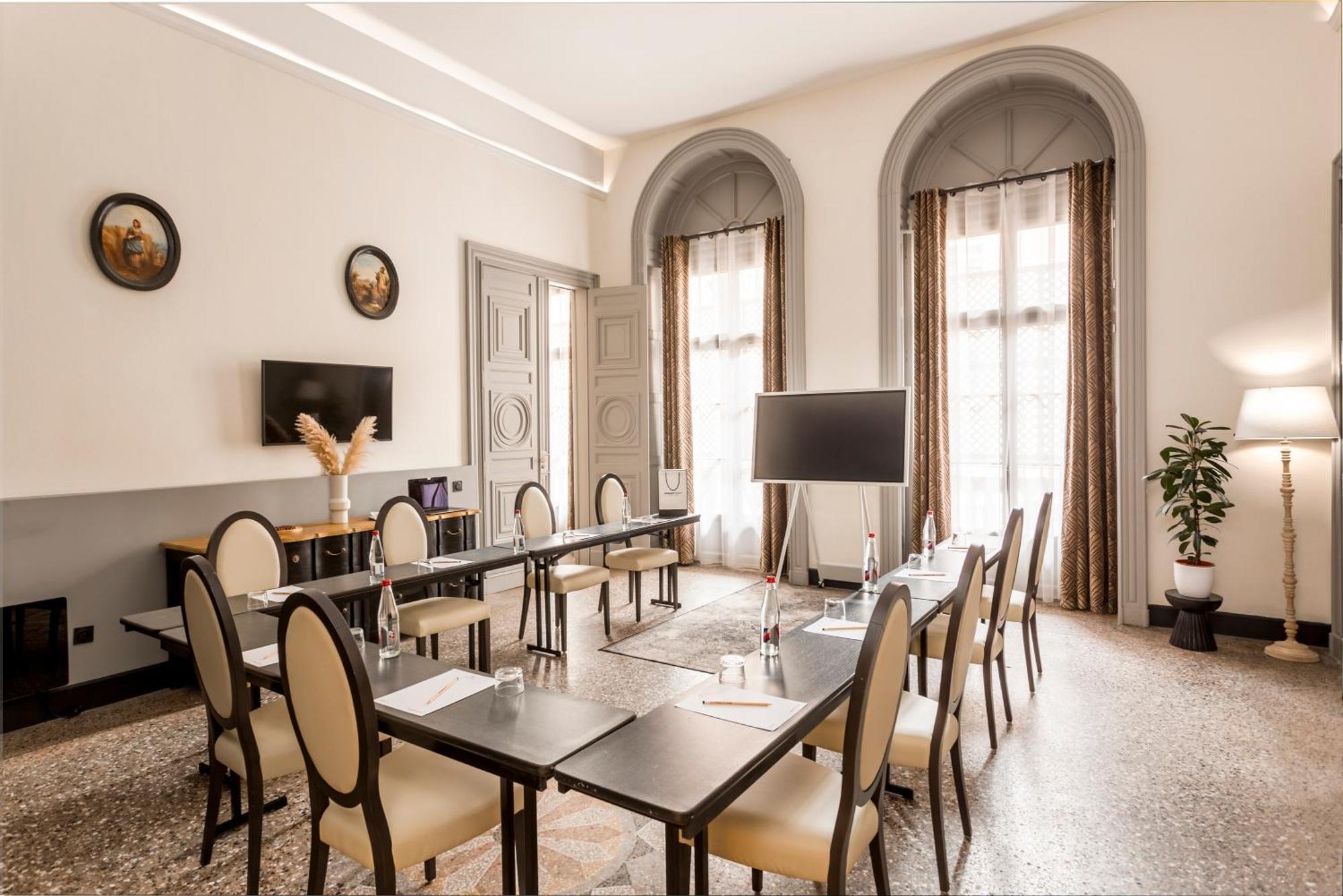 Appart'City Collection Nimes Arenes Bagian luar foto