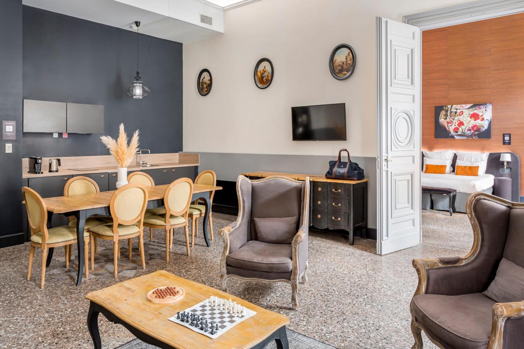 Appart'City Collection Nimes Arenes Bagian luar foto