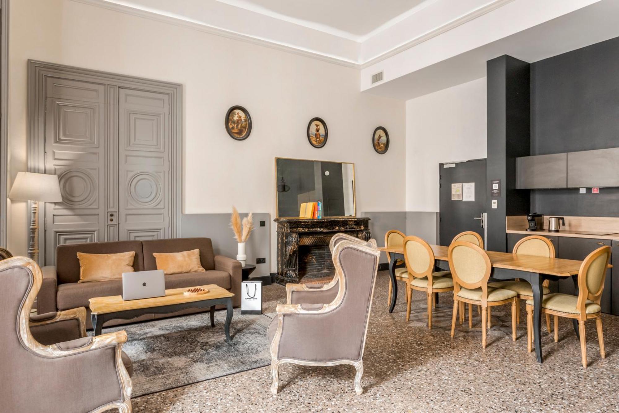 Appart'City Collection Nimes Arenes Bagian luar foto