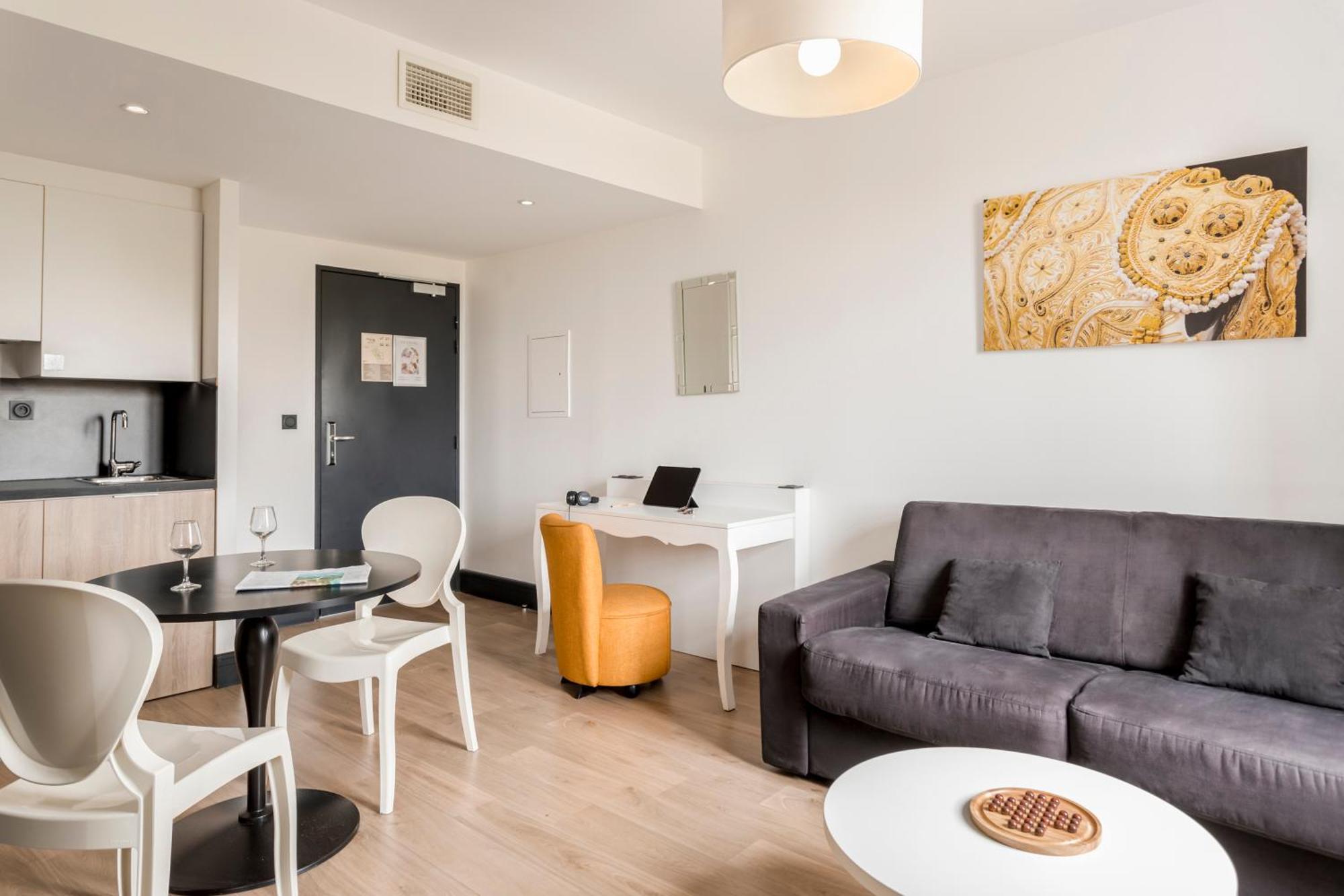 Appart'City Collection Nimes Arenes Bagian luar foto
